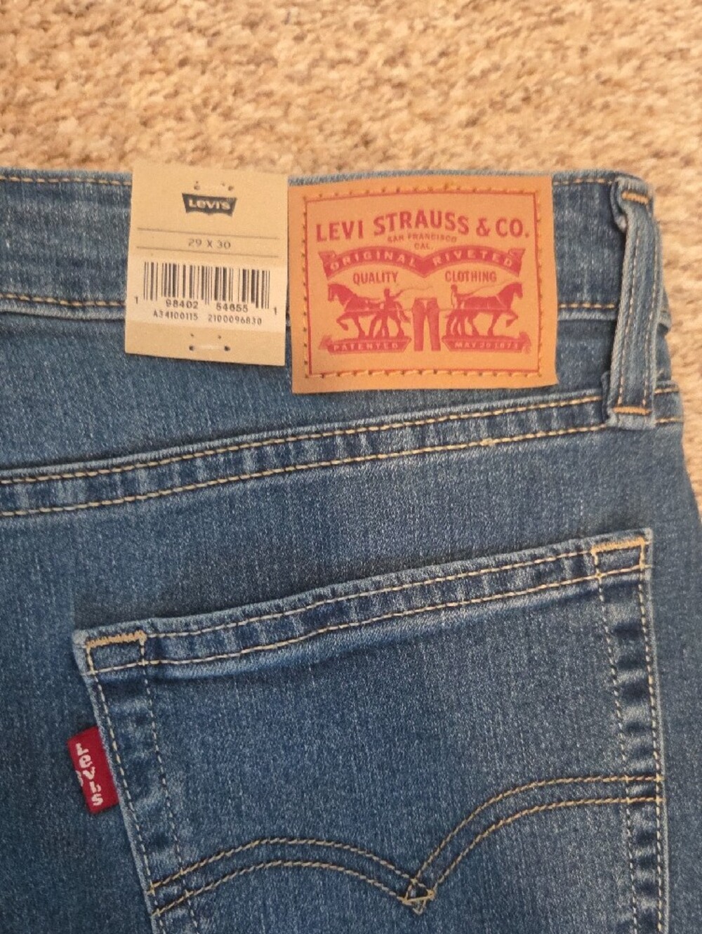 Levi's Medium Blue Flare Jeans - Classic Five-Pocket Style - Picture 4 of 4